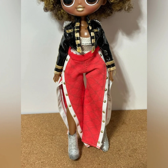 5/$25 
LOL Surprise Royal Bee OMG Fashion Doll 10 " Good Used Condition - Picture 3 of 9